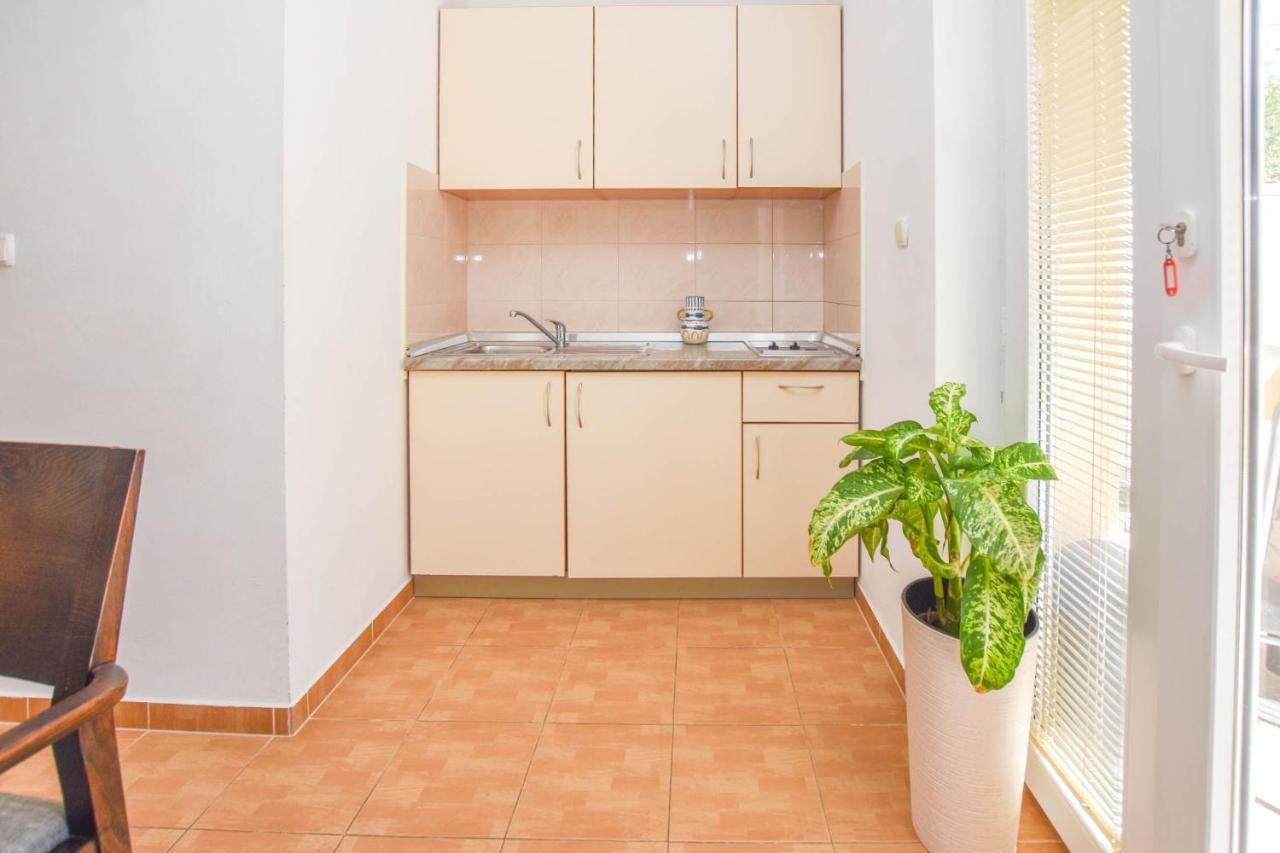 Apartments Flora Pakoštane Eksteriør bilde